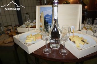 Edelbrand Verkostung mit Käse