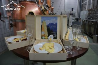 Edelbrand Verkostung mit Käse
