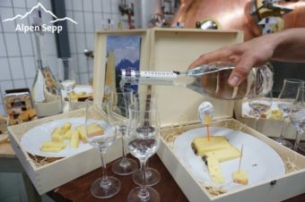 Edelbrand Verkostung mit Käse