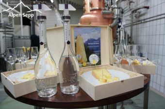 Edelbrand Verkostung mit Käse