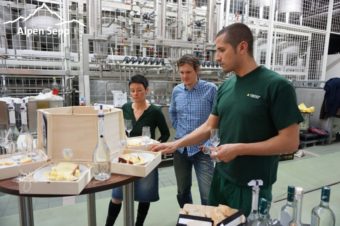 Edelbrand Verkostung mit Käse