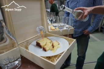 Edelbrand Verkostung mit Käse