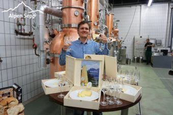 Edelbrand Verkostung mit Käse