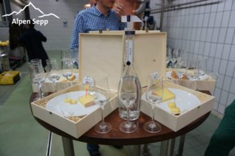 Edelbrand Verkostung mit Käse