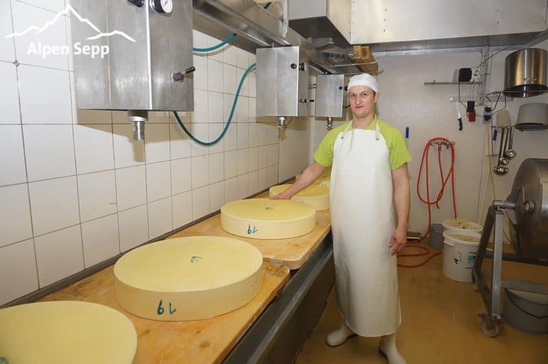 Frische Heumilch Bergkäse