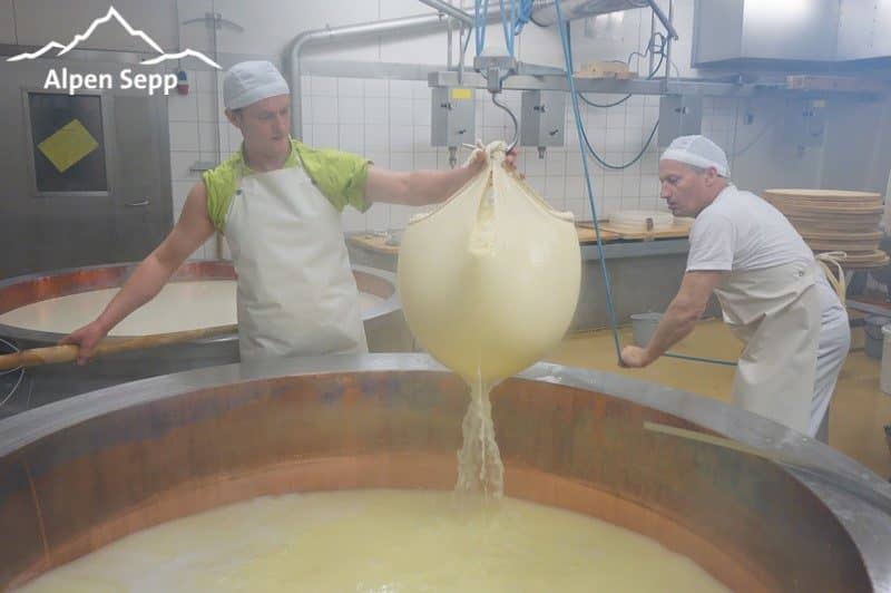 Käsebruch abschöpfen - händisch