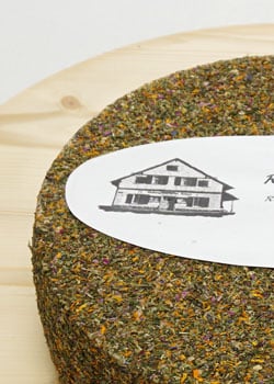Heumilch Blumenkäse
