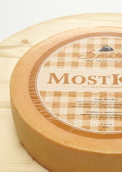Heumilch Mostkäse