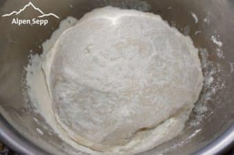 Pizzateig gehen lassen