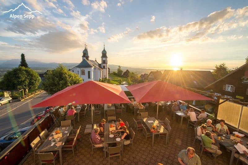 Gasthof Kreuz Bildstein Sommer Sonne Terrasse