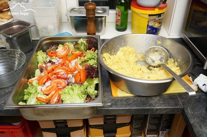 Käsespätzle Kreuz Bildstein - frische Salate