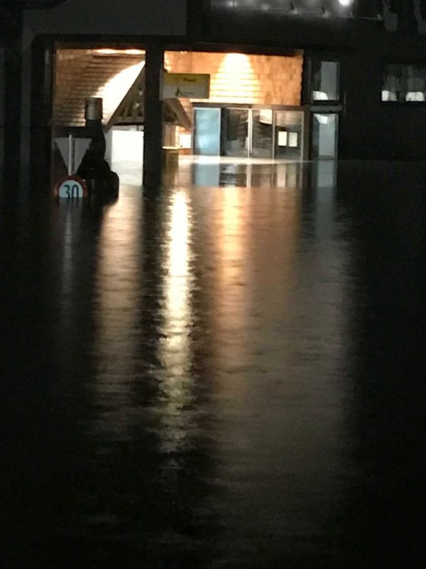 Wetter Wild Überschwemmung in Schnann